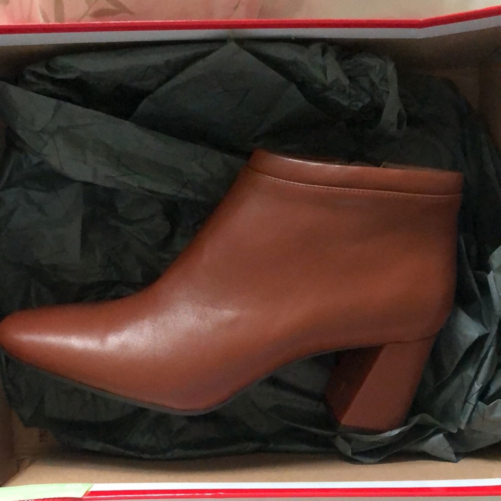 Brand new Aerosoles Head North Booties